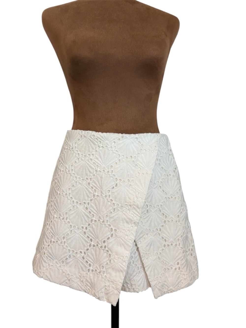 Lilly Pulitzer Marii White Eyelet Seashell Skort Size 4